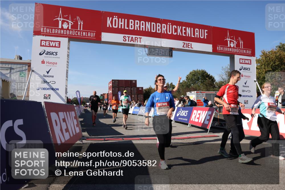 03.10.2025 - Köhlbrandbrückenlauf Lena Gebhardt http://msf.ph/oto/9053582 03.10.2025 13:23:12 Ziel 4339, 4350, 4553, 4904, 4905, 4964, 4987, 5076, 5573, 5712, 5716, 6070, 6071, 6652, 6653 meine-sportfotos.de