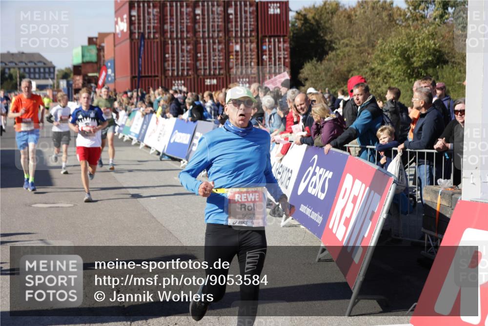 03.10.2025 - Köhlbrandbrückenlauf Jannik Wohlers http://msf.ph/oto/9053584 03.10.2025 13:09:32 Ziel 4129, 4134, 4212, 4262, 4298, 4358, 4365, 4614, 5061, 5352, 5803, 5813, 5907, 6379, 6438, 6481, 6661, 6667 meine-sportfotos.de