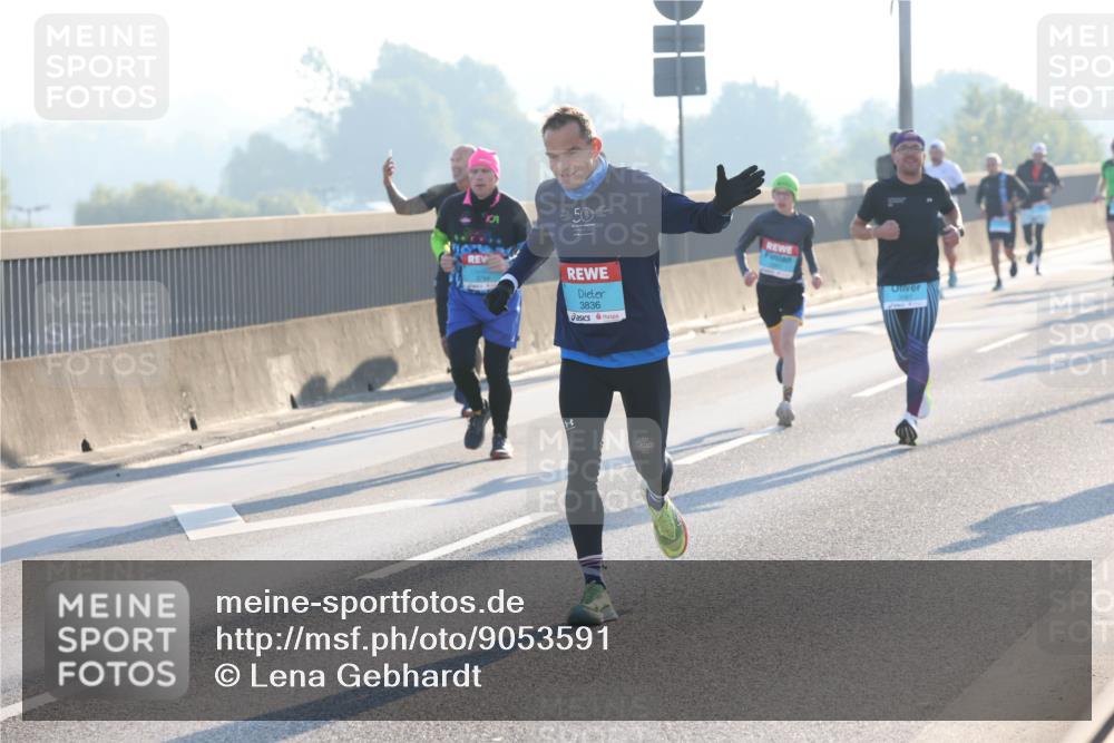 03.10.2025 - Köhlbrandbrückenlauf Lena Gebhardt http://msf.ph/oto/9053591 03.10.2025 09:16:09 Position 1 5, 3836 meine-sportfotos.de