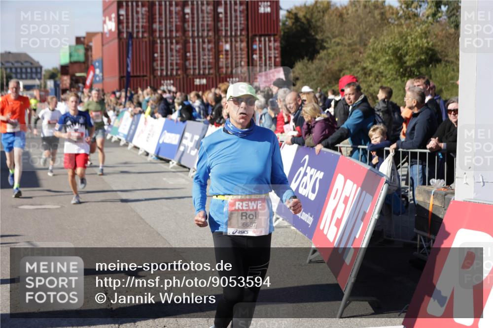 03.10.2025 - Köhlbrandbrückenlauf Jannik Wohlers http://msf.ph/oto/9053594 03.10.2025 13:09:33 Ziel 4129, 4134, 4212, 4262, 4298, 4358, 4365, 4614, 5352, 5803, 5813, 5907, 6379, 6438, 6481, 6667 meine-sportfotos.de