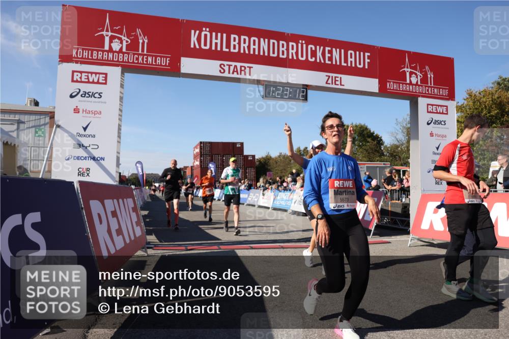 03.10.2025 - Köhlbrandbrückenlauf Lena Gebhardt http://msf.ph/oto/9053595 03.10.2025 13:23:12 Ziel 4339, 4350, 4553, 4904, 4905, 4964, 4987, 5076, 5573, 5712, 5716, 6070, 6071, 6652, 6653 meine-sportfotos.de