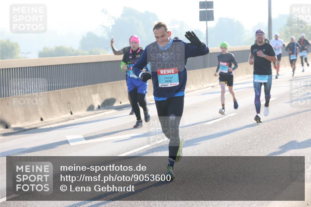 03.10.2025 - Köhlbrandbrückenlauf Lena Gebhardt http://msf.ph/oto/9053600 03.10.2025 09:16:09 Position 1 3836 meine-sportfotos.de