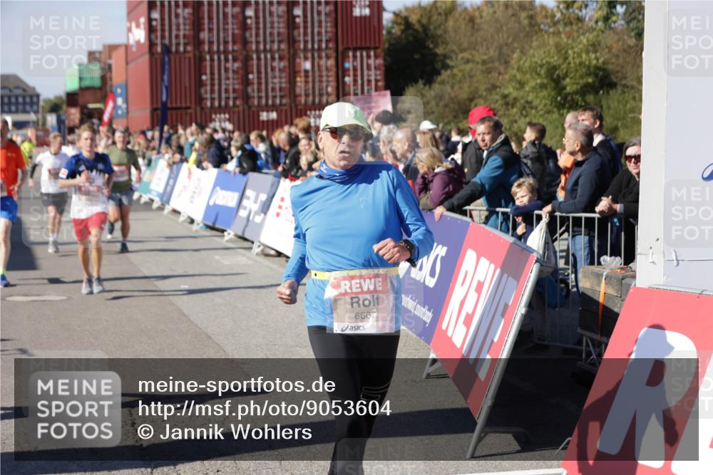 03.10.2025 - Köhlbrandbrückenlauf Jannik Wohlers http://msf.ph/oto/9053604 03.10.2025 13:09:33 Ziel 4129, 4134, 4212, 4262, 4298, 4358, 4365, 4614, 5352, 5803, 5813, 5907, 6379, 6438, 6481, 6667 meine-sportfotos.de