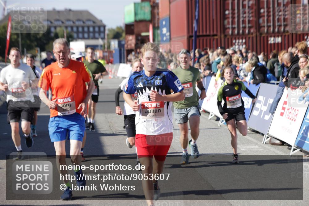 03.10.2025 - Köhlbrandbrückenlauf Jannik Wohlers http://msf.ph/oto/9053607 03.10.2025 13:09:34 Ziel 4129, 4134, 4212, 4262, 4298, 4358, 4365, 4614, 5352, 5803, 5813, 5907, 6379, 6438, 6481, 6667 meine-sportfotos.de