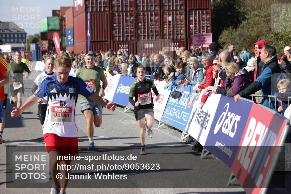 03.10.2025 - Köhlbrandbrückenlauf Jannik Wohlers http://msf.ph/oto/9053623 03.10.2025 13:09:34 Ziel 4129, 4134, 4212, 4262, 4298, 4358, 4365, 4614, 5352, 5803, 5813, 5907, 6379, 6438, 6481, 6667 meine-sportfotos.de