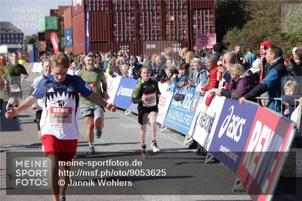 03.10.2025 - Köhlbrandbrückenlauf Jannik Wohlers http://msf.ph/oto/9053625 03.10.2025 13:09:34 Ziel 4129, 4134, 4212, 4262, 4298, 4358, 4365, 4614, 5352, 5803, 5813, 5907, 6379, 6438, 6481, 6667 meine-sportfotos.de