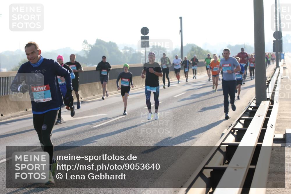 03.10.2025 - Köhlbrandbrückenlauf Lena Gebhardt http://msf.ph/oto/9053640 03.10.2025 09:16:11 Position 1 50, 3836 meine-sportfotos.de