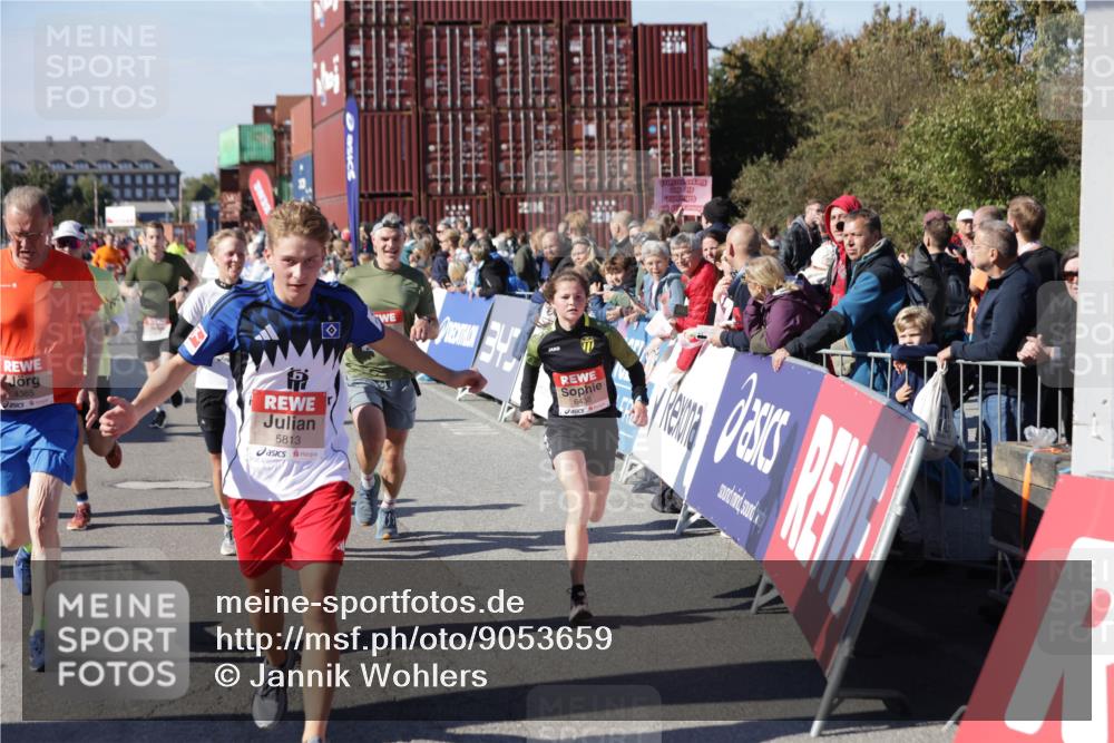 03.10.2025 - Köhlbrandbrückenlauf Jannik Wohlers http://msf.ph/oto/9053659 03.10.2025 13:09:35 Ziel 4134, 4212, 4262, 4298, 4358, 4365, 4614, 5352, 5803, 5813, 5907, 6379, 6438, 6481, 6667, 6803 meine-sportfotos.de