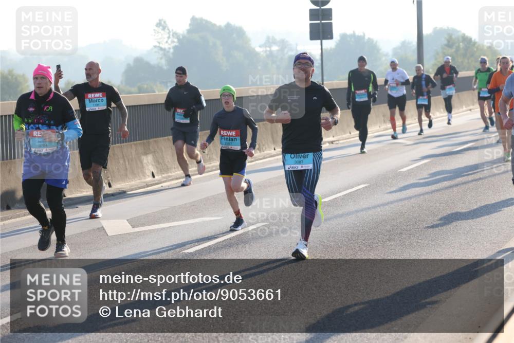 03.10.2025 - Köhlbrandbrückenlauf Lena Gebhardt http://msf.ph/oto/9053661 03.10.2025 09:16:11 Position 1 3794, 1194, 2997, 3087 meine-sportfotos.de
