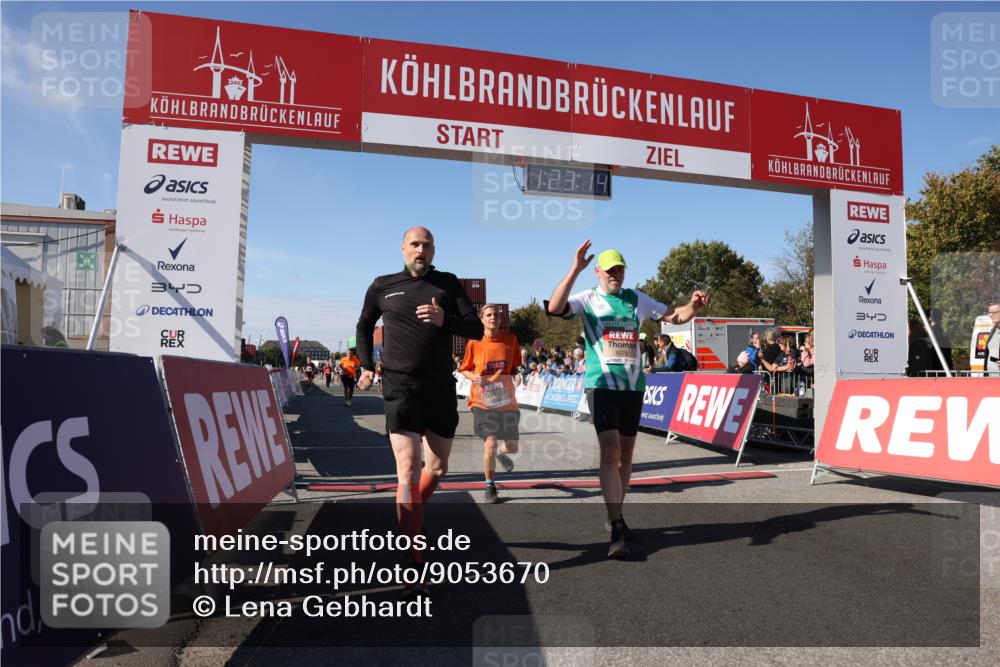 03.10.2025 - Köhlbrandbrückenlauf Lena Gebhardt http://msf.ph/oto/9053670 03.10.2025 13:23:14 Ziel 4339, 4350, 4553, 4904, 4905, 4964, 4987, 5076, 5573, 5712, 5716, 6070, 6071, 6277, 6618, 6619, 6652, 6653 meine-sportfotos.de