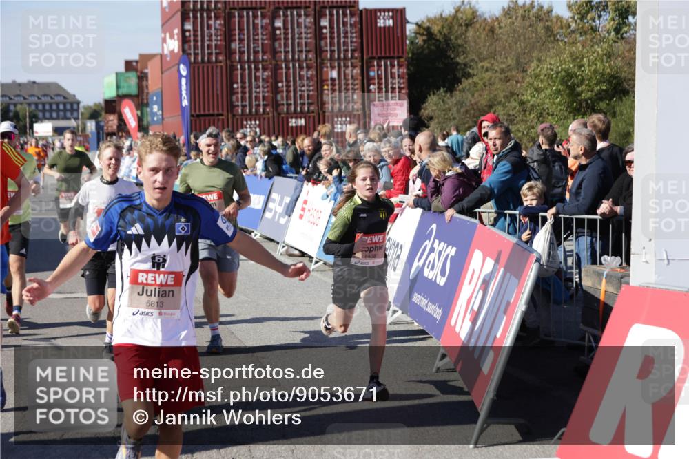 03.10.2025 - Köhlbrandbrückenlauf Jannik Wohlers http://msf.ph/oto/9053671 03.10.2025 13:09:35 Ziel 4134, 4212, 4262, 4298, 4358, 4365, 4614, 5352, 5803, 5813, 5907, 6379, 6438, 6481, 6667, 6803 meine-sportfotos.de