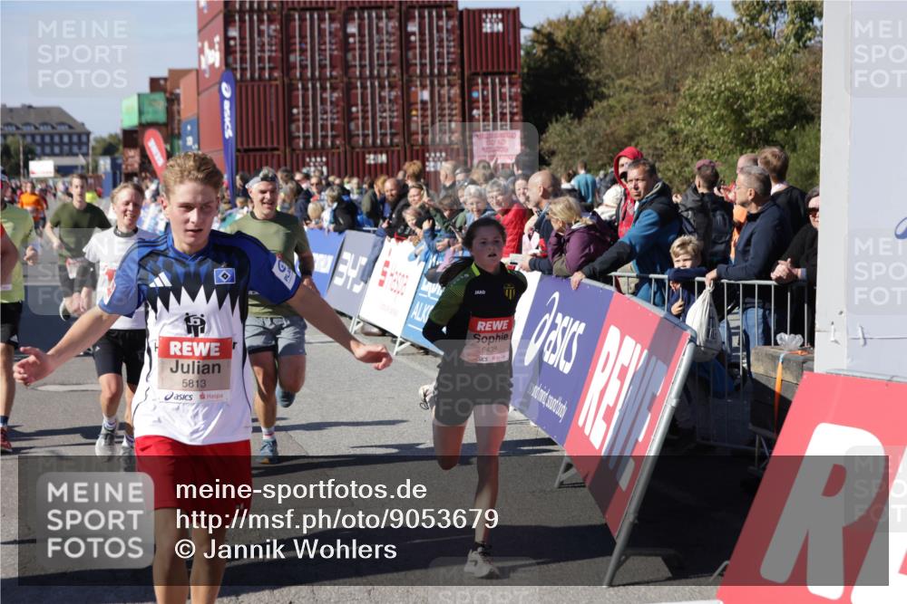 03.10.2025 - Köhlbrandbrückenlauf Jannik Wohlers http://msf.ph/oto/9053679 03.10.2025 13:09:35 Ziel 4134, 4212, 4262, 4298, 4358, 4365, 4614, 5352, 5803, 5813, 5907, 6379, 6438, 6481, 6667, 6803 meine-sportfotos.de