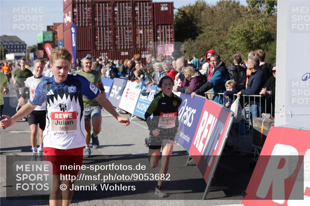 03.10.2025 - Köhlbrandbrückenlauf Jannik Wohlers http://msf.ph/oto/9053682 03.10.2025 13:09:35 Ziel 4134, 4212, 4262, 4298, 4358, 4365, 4614, 5352, 5803, 5813, 5907, 6379, 6438, 6481, 6667, 6803 meine-sportfotos.de