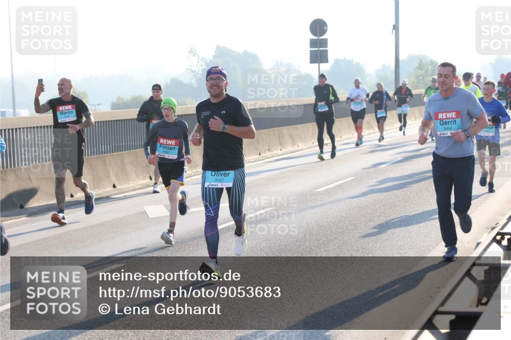 03.10.2025 - Köhlbrandbrückenlauf Lena Gebhardt http://msf.ph/oto/9053683 03.10.2025 09:16:12 Position 1 1194, 2997, 3087, 3404 meine-sportfotos.de