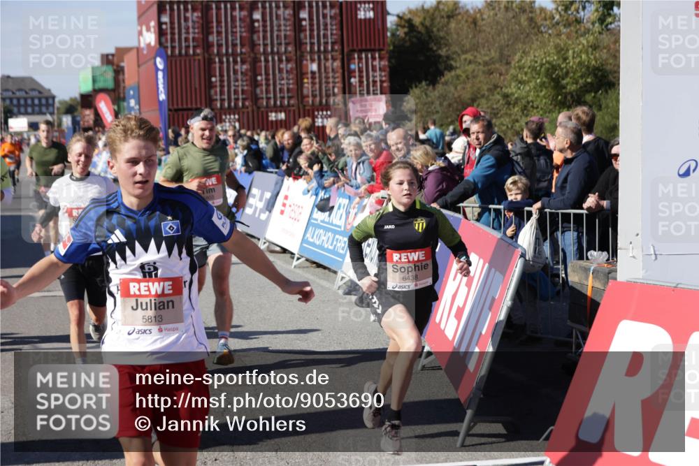 03.10.2025 - Köhlbrandbrückenlauf Jannik Wohlers http://msf.ph/oto/9053690 03.10.2025 13:09:35 Ziel 4134, 4212, 4262, 4298, 4358, 4365, 4614, 5352, 5803, 5813, 5907, 6379, 6438, 6481, 6667, 6803 meine-sportfotos.de