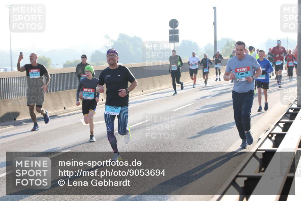 03.10.2025 - Köhlbrandbrückenlauf Lena Gebhardt http://msf.ph/oto/9053694 03.10.2025 09:16:12 Position 1 1194, 2997, 3087, 3404 meine-sportfotos.de