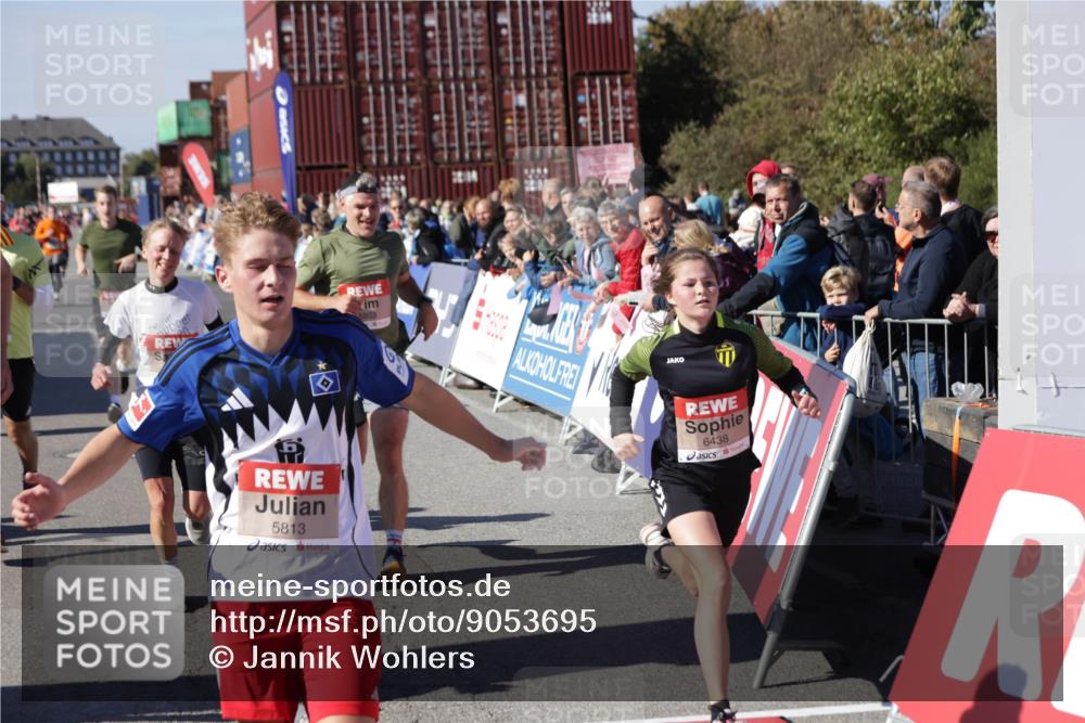 03.10.2025 - Köhlbrandbrückenlauf Jannik Wohlers http://msf.ph/oto/9053695 03.10.2025 13:09:35 Ziel 4134, 4212, 4262, 4298, 4358, 4365, 4614, 5352, 5803, 5813, 5907, 6379, 6438, 6481, 6667, 6803 meine-sportfotos.de