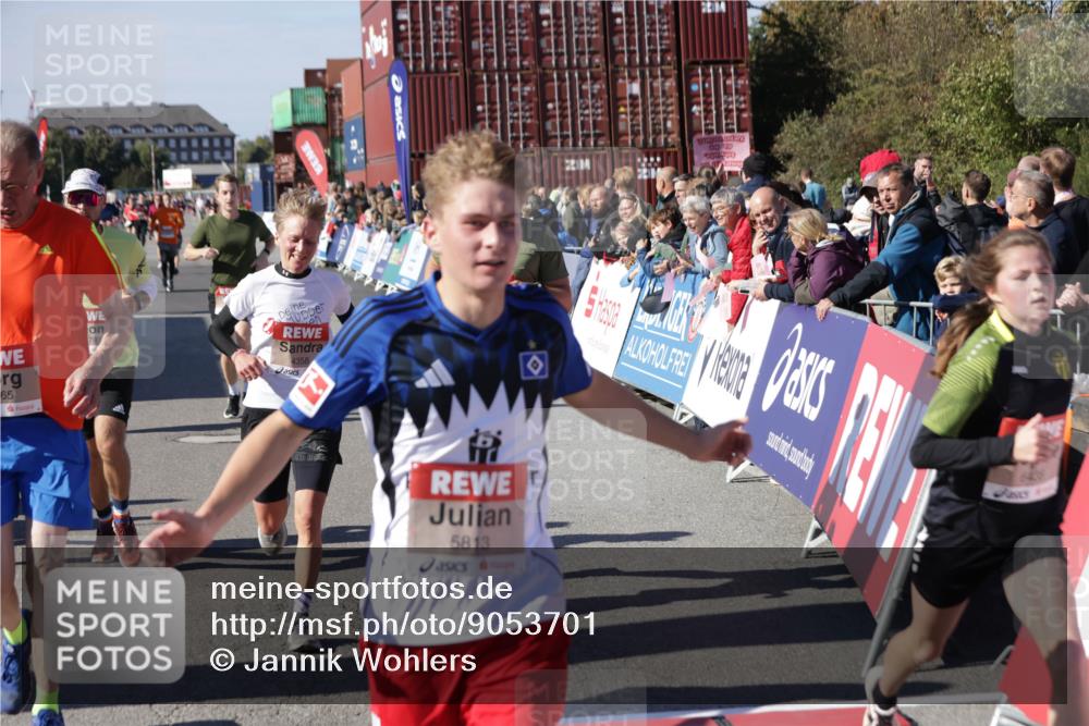 03.10.2025 - Köhlbrandbrückenlauf Jannik Wohlers http://msf.ph/oto/9053701 03.10.2025 13:09:36 Ziel 4212, 4262, 4298, 4358, 4365, 4502, 4614, 5803, 5813, 5907, 6379, 6438, 6481, 6667, 6803 meine-sportfotos.de