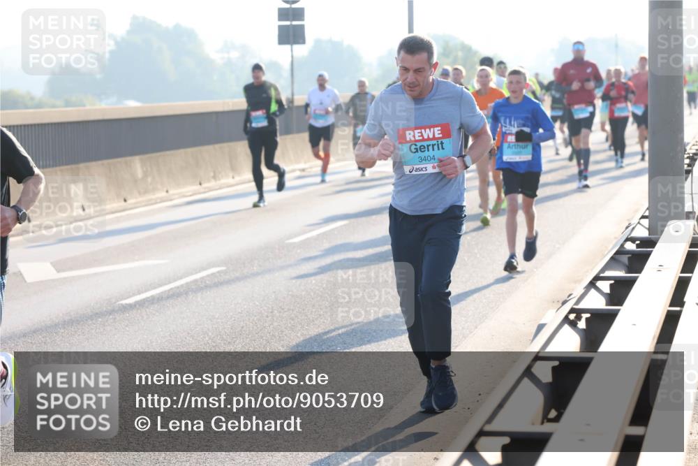 03.10.2025 - Köhlbrandbrückenlauf Lena Gebhardt http://msf.ph/oto/9053709 03.10.2025 09:16:13 Position 1 3404 meine-sportfotos.de