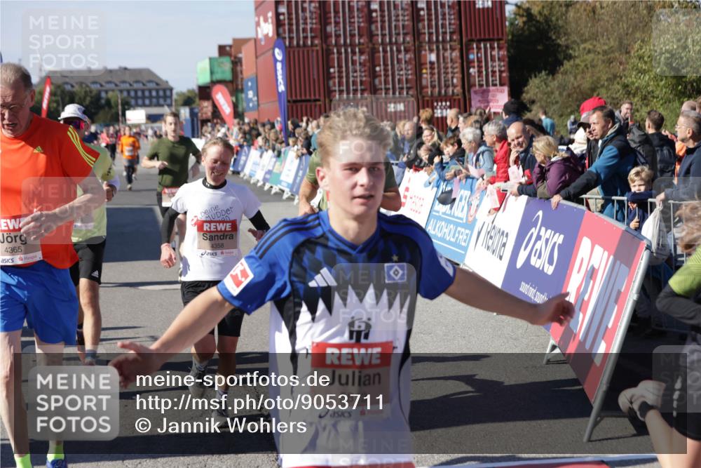 03.10.2025 - Köhlbrandbrückenlauf Jannik Wohlers http://msf.ph/oto/9053711 03.10.2025 13:09:36 Ziel 4212, 4262, 4298, 4358, 4365, 4502, 4614, 5803, 5813, 5907, 6379, 6438, 6481, 6667, 6803 meine-sportfotos.de