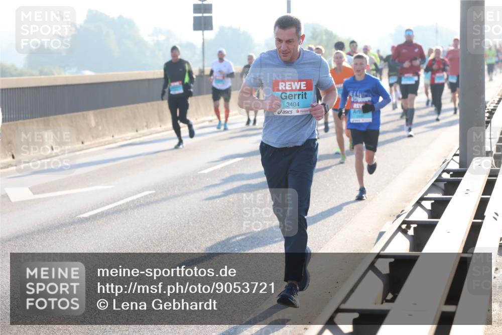 03.10.2025 - Köhlbrandbrückenlauf Lena Gebhardt http://msf.ph/oto/9053721 03.10.2025 09:16:13 Position 1 3404 meine-sportfotos.de