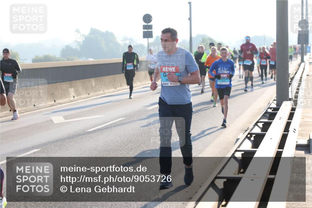 03.10.2025 - Köhlbrandbrückenlauf Lena Gebhardt http://msf.ph/oto/9053726 03.10.2025 09:16:13 Position 1 34 meine-sportfotos.de