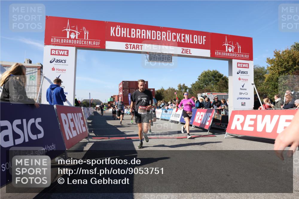 03.10.2025 - Köhlbrandbrückenlauf Lena Gebhardt http://msf.ph/oto/9053751 03.10.2025 13:07:03 Ziel 4152, 4249, 4444, 4451, 4588, 4804, 5963, 6065, 6423, 6427, 6799, 6822 meine-sportfotos.de