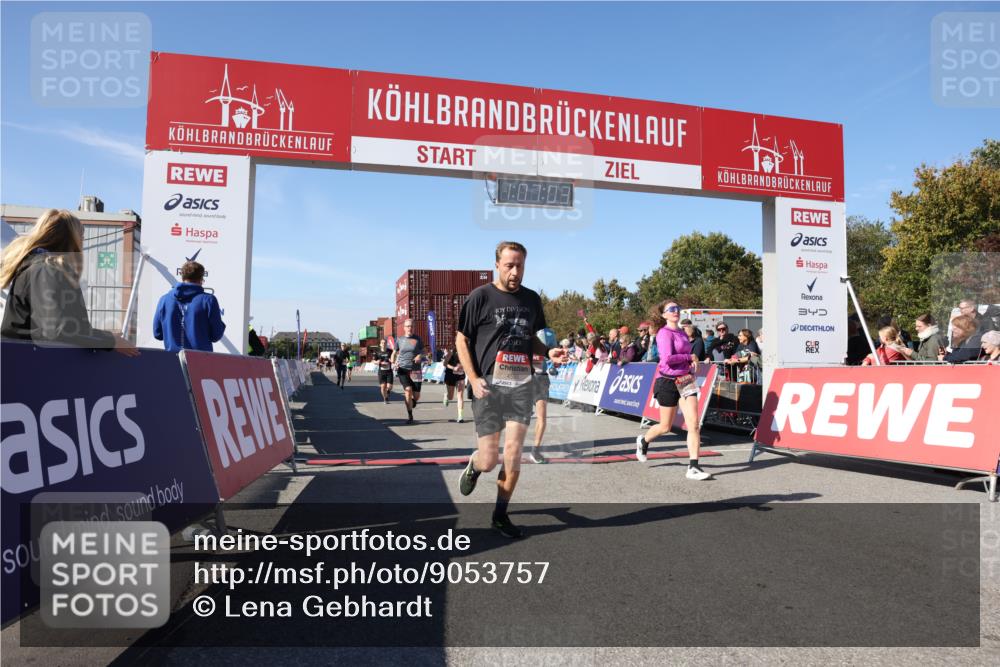 03.10.2025 - Köhlbrandbrückenlauf Lena Gebhardt http://msf.ph/oto/9053757 03.10.2025 13:07:03 Ziel 4152, 4249, 4444, 4451, 4588, 4804, 5963, 6065, 6423, 6427, 6799, 6822 meine-sportfotos.de