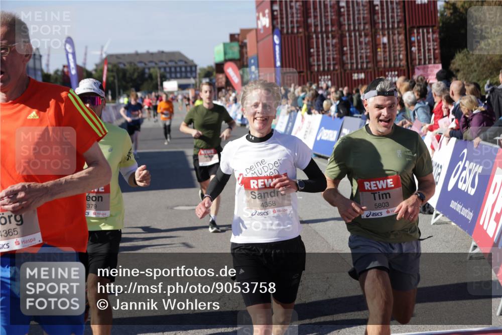 03.10.2025 - Köhlbrandbrückenlauf Jannik Wohlers http://msf.ph/oto/9053758 03.10.2025 13:09:37 Ziel 4262, 4298, 4358, 4365, 4502, 4614, 5803, 5813, 5907, 6379, 6438, 6481, 6667, 6803 meine-sportfotos.de