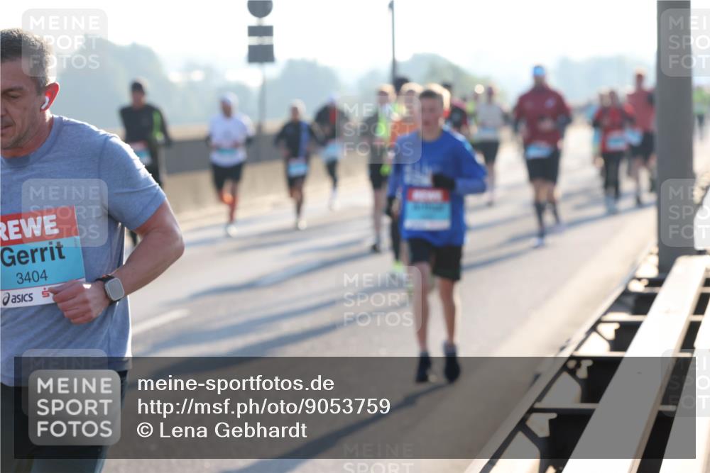 03.10.2025 - Köhlbrandbrückenlauf Lena Gebhardt http://msf.ph/oto/9053759 03.10.2025 09:16:14 Position 1 3404 meine-sportfotos.de