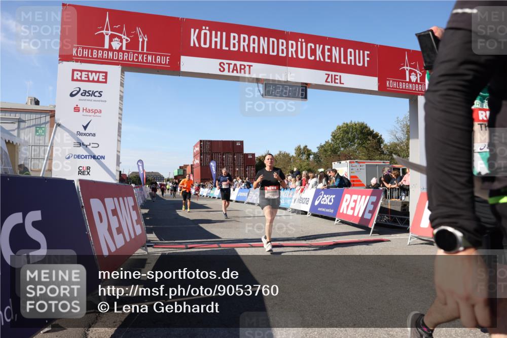 03.10.2025 - Köhlbrandbrückenlauf Lena Gebhardt http://msf.ph/oto/9053760 03.10.2025 13:23:16 Ziel 4339, 4553, 4904, 4905, 4911, 5076, 5573, 5712, 5716, 6071, 6277, 6618, 6619, 6652, 6653 meine-sportfotos.de