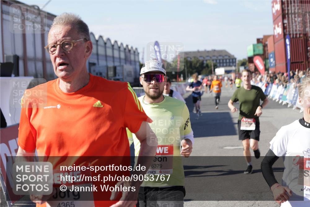 03.10.2025 - Köhlbrandbrückenlauf Jannik Wohlers http://msf.ph/oto/9053767 03.10.2025 13:09:37 Ziel 4262, 4298, 4358, 4365, 4502, 4614, 5803, 5813, 5907, 6379, 6438, 6481, 6667, 6803 meine-sportfotos.de
