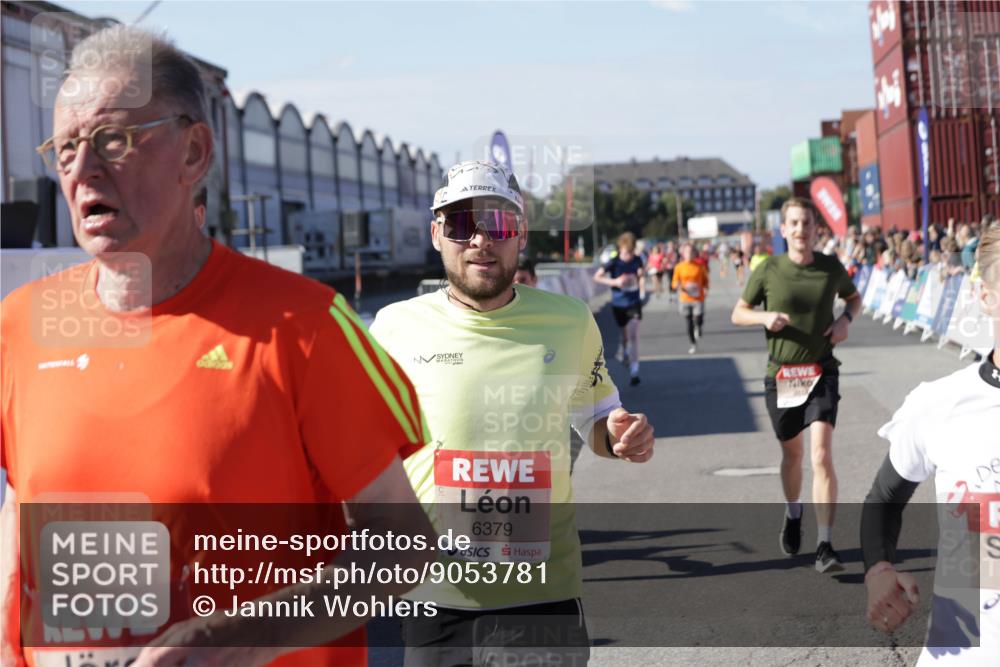 03.10.2025 - Köhlbrandbrückenlauf Jannik Wohlers http://msf.ph/oto/9053781 03.10.2025 13:09:37 Ziel 4262, 4298, 4358, 4365, 4502, 4614, 5803, 5813, 5907, 6379, 6438, 6481, 6667, 6803 meine-sportfotos.de