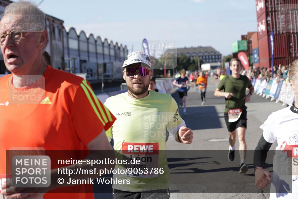 03.10.2025 - Köhlbrandbrückenlauf Jannik Wohlers http://msf.ph/oto/9053786 03.10.2025 13:09:37 Ziel 4262, 4298, 4358, 4365, 4502, 4614, 5803, 5813, 5907, 6379, 6438, 6481, 6667, 6803 meine-sportfotos.de