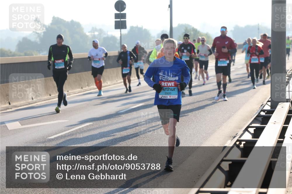 03.10.2025 - Köhlbrandbrückenlauf Lena Gebhardt http://msf.ph/oto/9053788 03.10.2025 09:16:15 Position 1 2920 meine-sportfotos.de