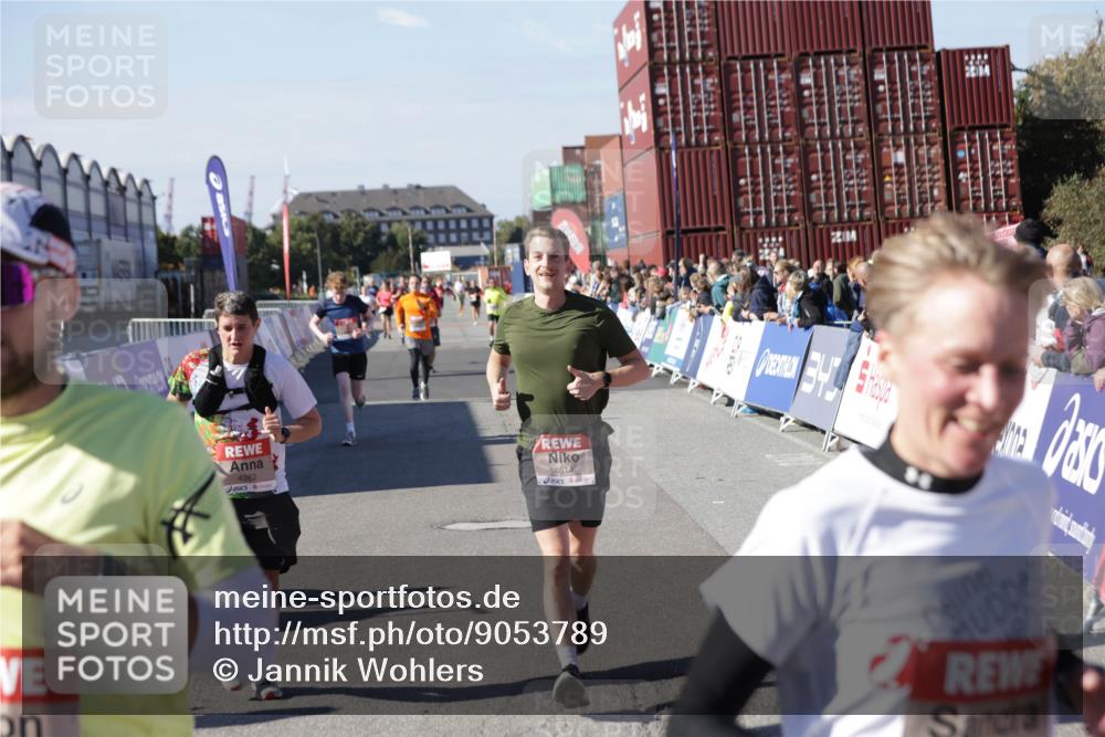 03.10.2025 - Köhlbrandbrückenlauf Jannik Wohlers http://msf.ph/oto/9053789 03.10.2025 13:09:38 Ziel 4262, 4298, 4358, 4365, 4502, 4614, 5803, 5813, 5907, 6379, 6438, 6481, 6667, 6803 meine-sportfotos.de