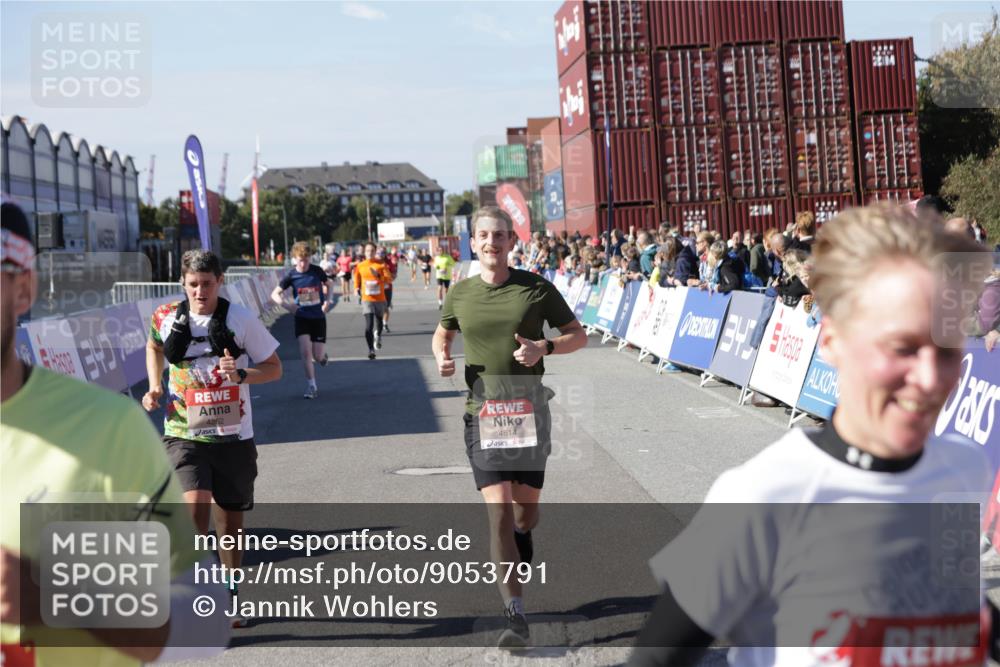03.10.2025 - Köhlbrandbrückenlauf Jannik Wohlers http://msf.ph/oto/9053791 03.10.2025 13:09:38 Ziel 4262, 4298, 4358, 4365, 4502, 4614, 5803, 5813, 5907, 6379, 6438, 6481, 6667, 6803 meine-sportfotos.de