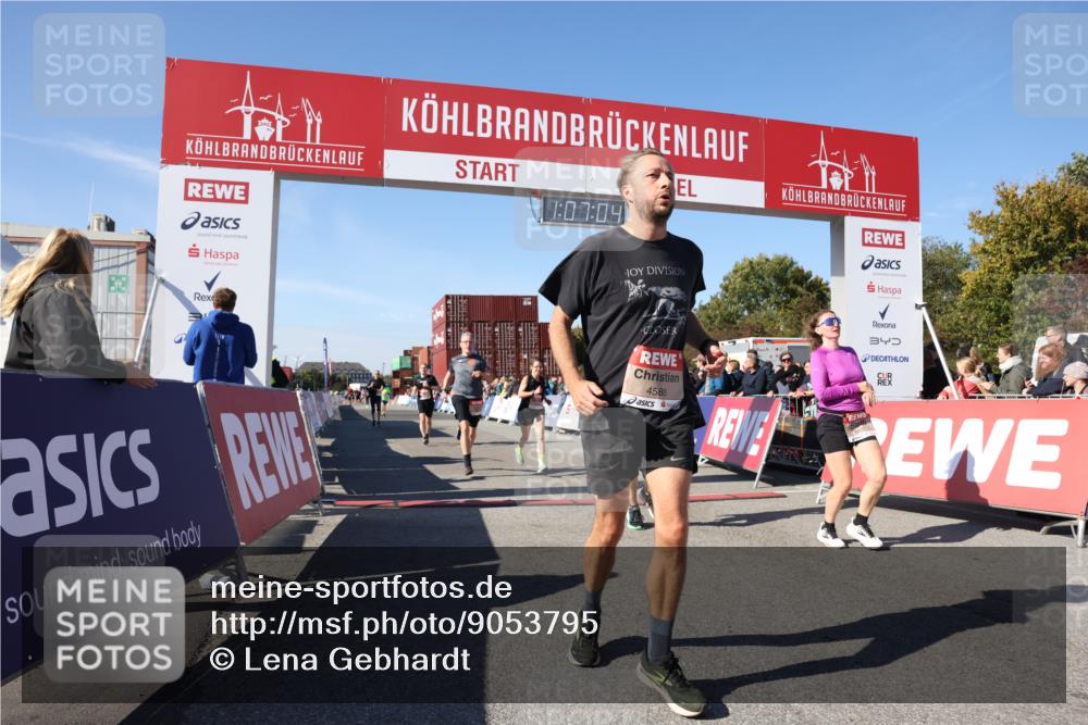 03.10.2025 - Köhlbrandbrückenlauf Lena Gebhardt http://msf.ph/oto/9053795 03.10.2025 13:07:04 Ziel 4152, 4249, 4444, 4451, 4588, 4804, 6065, 6423, 6427, 6799, 6822 meine-sportfotos.de