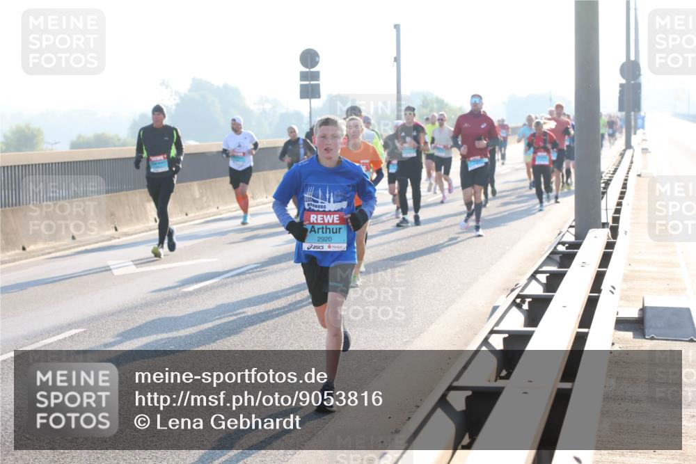 03.10.2025 - Köhlbrandbrückenlauf Lena Gebhardt http://msf.ph/oto/9053816 03.10.2025 09:16:15 Position 1 2920 meine-sportfotos.de