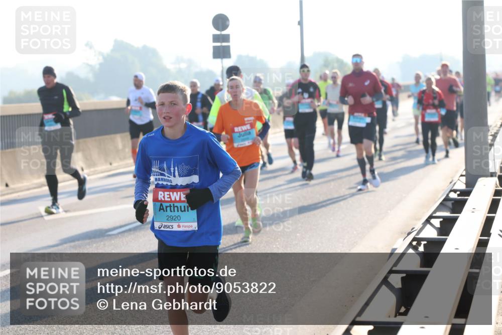 03.10.2025 - Köhlbrandbrückenlauf Lena Gebhardt http://msf.ph/oto/9053822 03.10.2025 09:16:16 Position 1 2920 meine-sportfotos.de