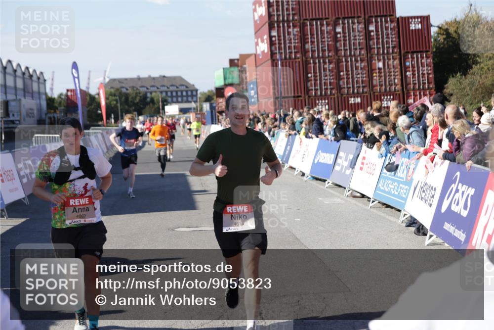 03.10.2025 - Köhlbrandbrückenlauf Jannik Wohlers http://msf.ph/oto/9053823 03.10.2025 13:09:38 Ziel 4262, 4298, 4358, 4365, 4502, 4614, 5803, 5813, 5907, 6379, 6438, 6481, 6667, 6803 meine-sportfotos.de