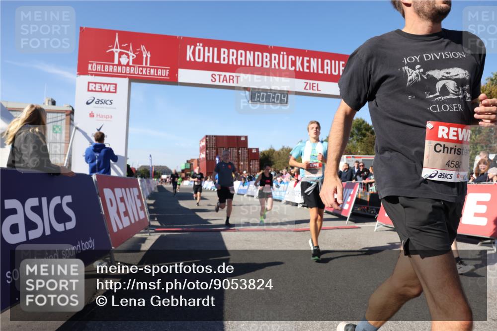 03.10.2025 - Köhlbrandbrückenlauf Lena Gebhardt http://msf.ph/oto/9053824 03.10.2025 13:07:05 Ziel 4152, 4249, 4444, 4451, 4588, 4804, 6065, 6423, 6427, 6467, 6799, 6822 meine-sportfotos.de