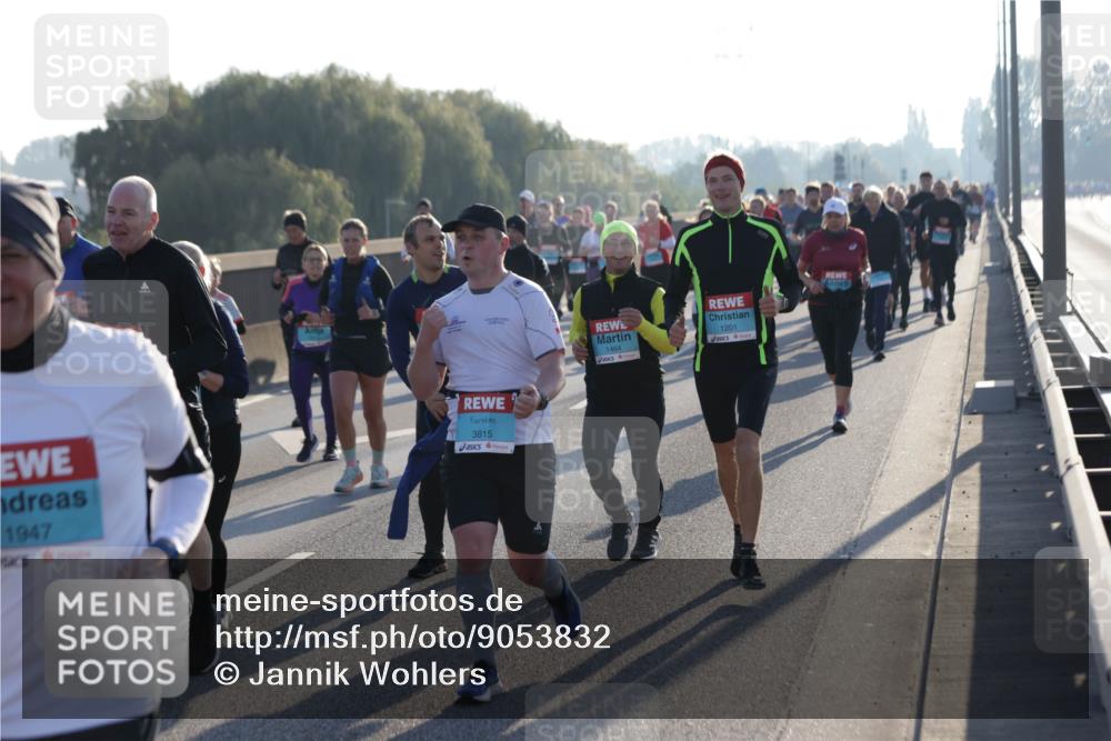 03.10.2025 - Köhlbrandbrückenlauf Jannik Wohlers http://msf.ph/oto/9053832 03.10.2025 09:20:03 Position 3 1947, 3815, 1464, 1201 meine-sportfotos.de
