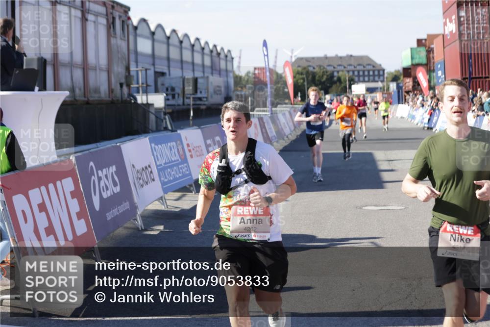 03.10.2025 - Köhlbrandbrückenlauf Jannik Wohlers http://msf.ph/oto/9053833 03.10.2025 13:09:39 Ziel 4262, 4298, 4358, 4365, 4502, 4614, 5803, 5813, 5907, 6379, 6438, 6481, 6667, 6803 meine-sportfotos.de