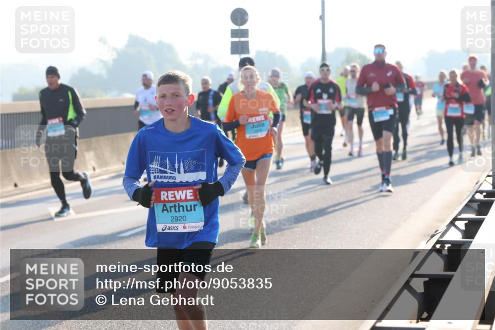 03.10.2025 - Köhlbrandbrückenlauf Lena Gebhardt http://msf.ph/oto/9053835 03.10.2025 09:16:16 Position 1 2920 meine-sportfotos.de