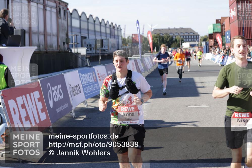 03.10.2025 - Köhlbrandbrückenlauf Jannik Wohlers http://msf.ph/oto/9053839 03.10.2025 13:09:39 Ziel 4262, 4298, 4358, 4365, 4502, 4614, 5803, 5813, 5907, 6379, 6438, 6481, 6667, 6803 meine-sportfotos.de