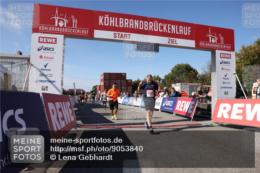 03.10.2025 - Köhlbrandbrückenlauf Lena Gebhardt http://msf.ph/oto/9053840 03.10.2025 13:23:19 Ziel 4339, 4553, 4904, 4905, 4911, 5076, 5573, 5716, 6277, 6618, 6619, 6652, 6653 meine-sportfotos.de
