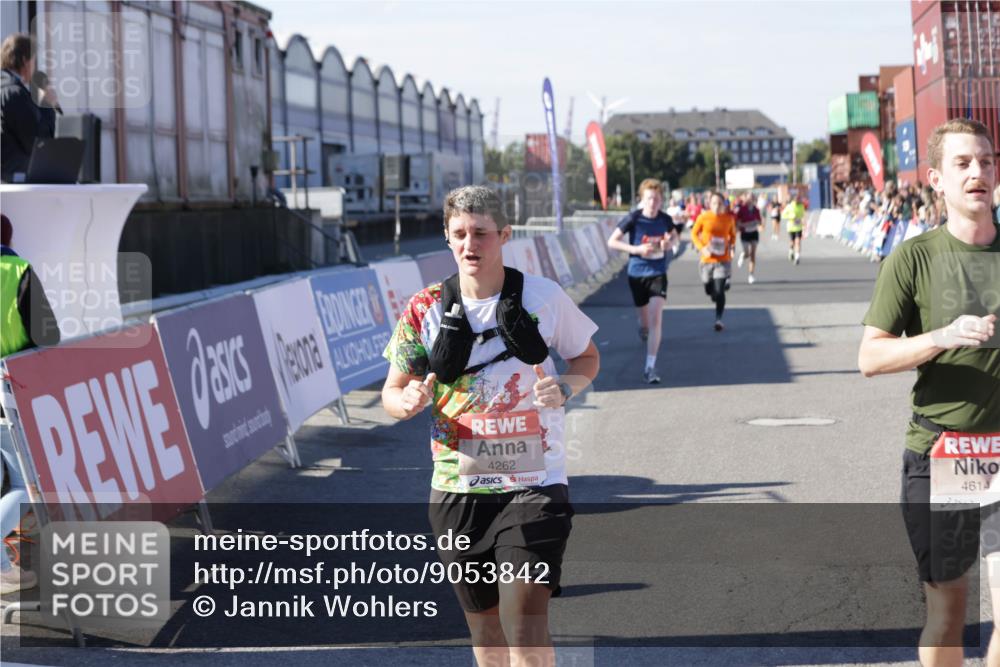 03.10.2025 - Köhlbrandbrückenlauf Jannik Wohlers http://msf.ph/oto/9053842 03.10.2025 13:09:39 Ziel 4262, 4298, 4358, 4365, 4502, 4614, 5803, 5813, 5907, 6379, 6438, 6481, 6667, 6803 meine-sportfotos.de