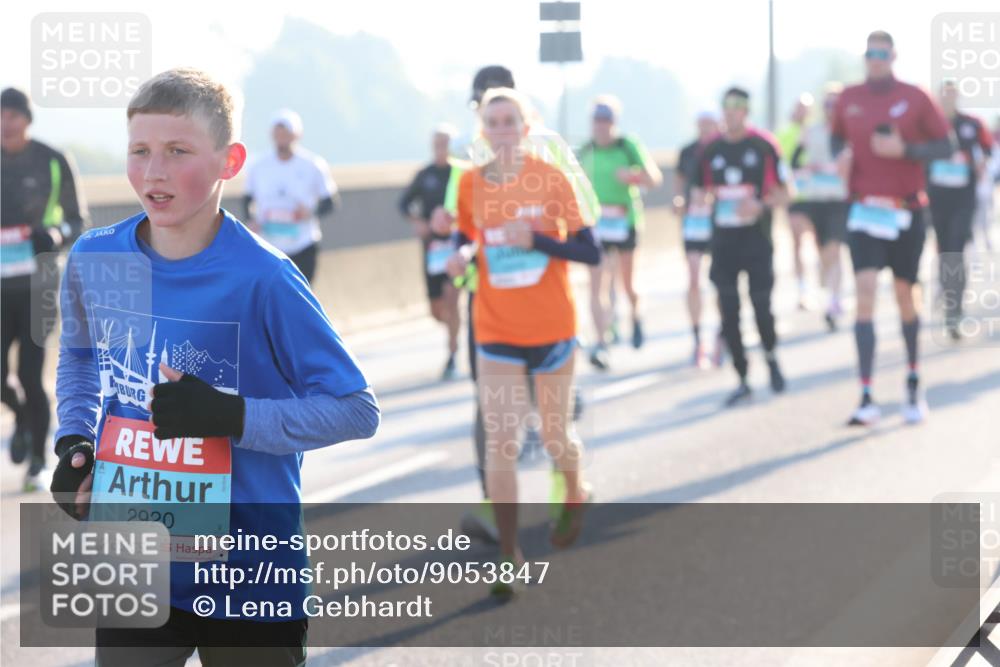 03.10.2025 - Köhlbrandbrückenlauf Lena Gebhardt http://msf.ph/oto/9053847 03.10.2025 09:16:16 Position 1 2920 meine-sportfotos.de