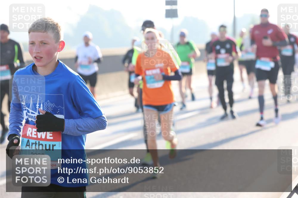 03.10.2025 - Köhlbrandbrückenlauf Lena Gebhardt http://msf.ph/oto/9053852 03.10.2025 09:16:16 Position 1 2920 meine-sportfotos.de